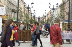 Прохожие на Невском проспекте