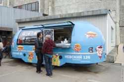 необычный вагончик - кафе