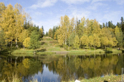 Пруд Шапка Наполеона у подножья холма Старый Парнас