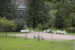 площадка с лавочками