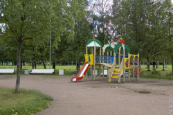 детская площадка рядом с главным прудом