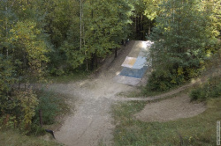 Площадка для скейтбордистов и роллеров c тыльной стороны