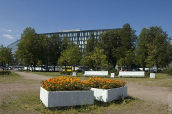 пешеходная зона рядом с БЦ Бенуа